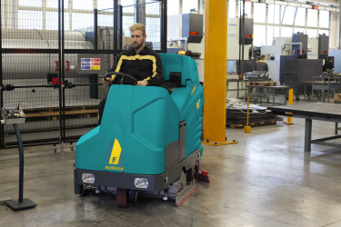 E110-R | BALAYEUSE-LAVEUSE AUTOPORTÉE Autolaveuses