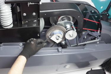 KOBRA BALAYEUSE AUTOTRACTEE Balayeuses