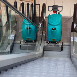 EUREKA EC52 | AUTO-LAVEUSE POUR ESCALATORS ET TAPIS ROULANTS Matériel de nettoyage spécifique